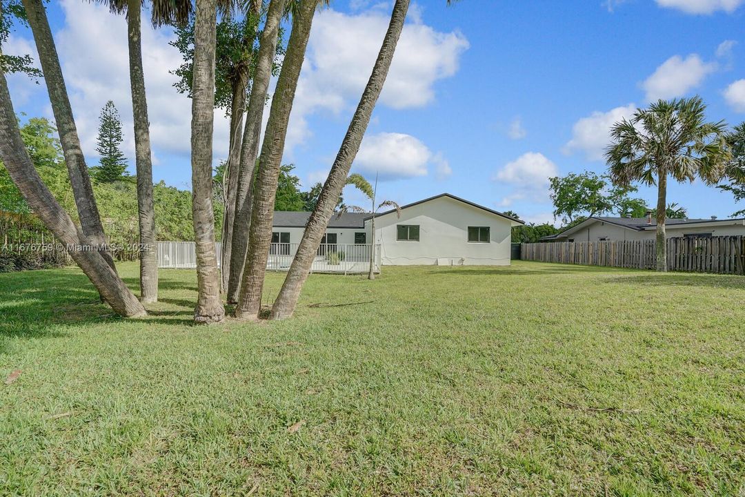 For Sale: $835,000 (4 beds, 2 baths, 1714 Square Feet)