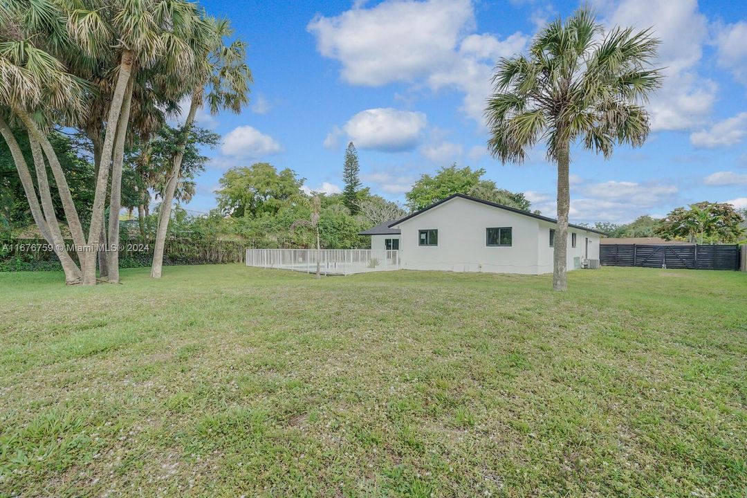 For Sale: $835,000 (4 beds, 2 baths, 1714 Square Feet)