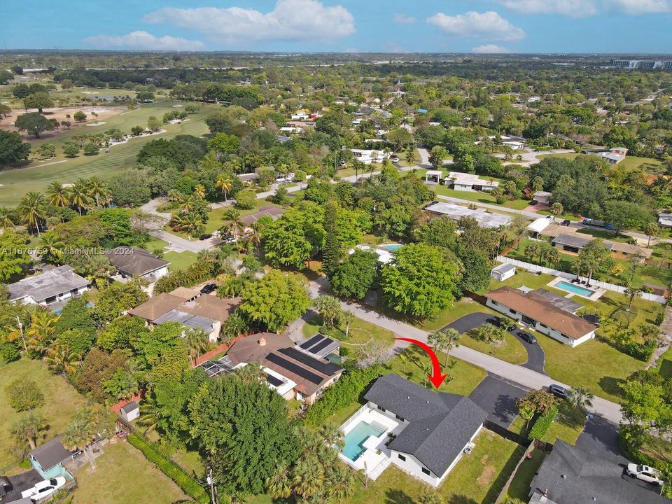 For Sale: $835,000 (4 beds, 2 baths, 1714 Square Feet)