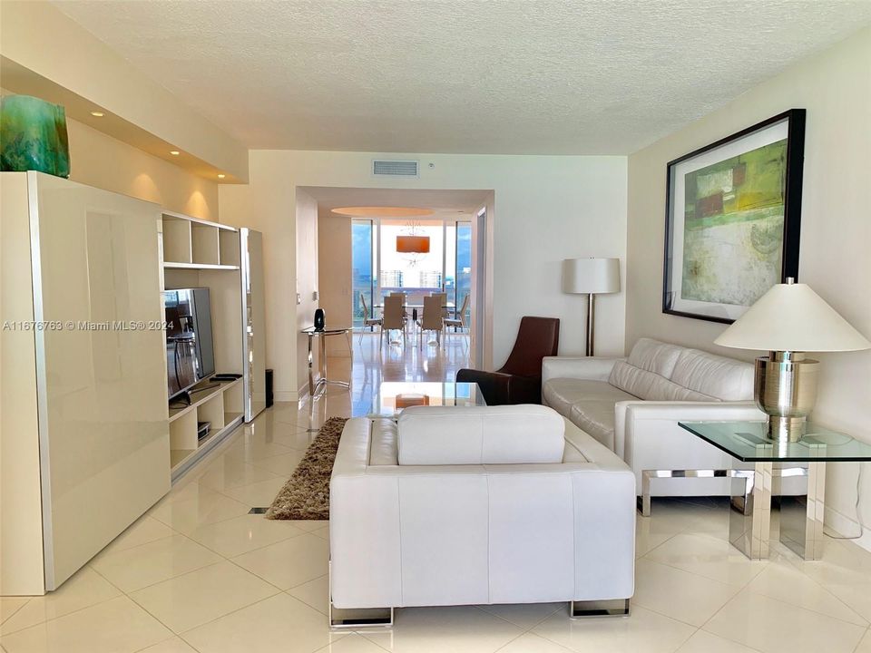 For Sale: $1,800,000 (2 beds, 2 baths, 1590 Square Feet)