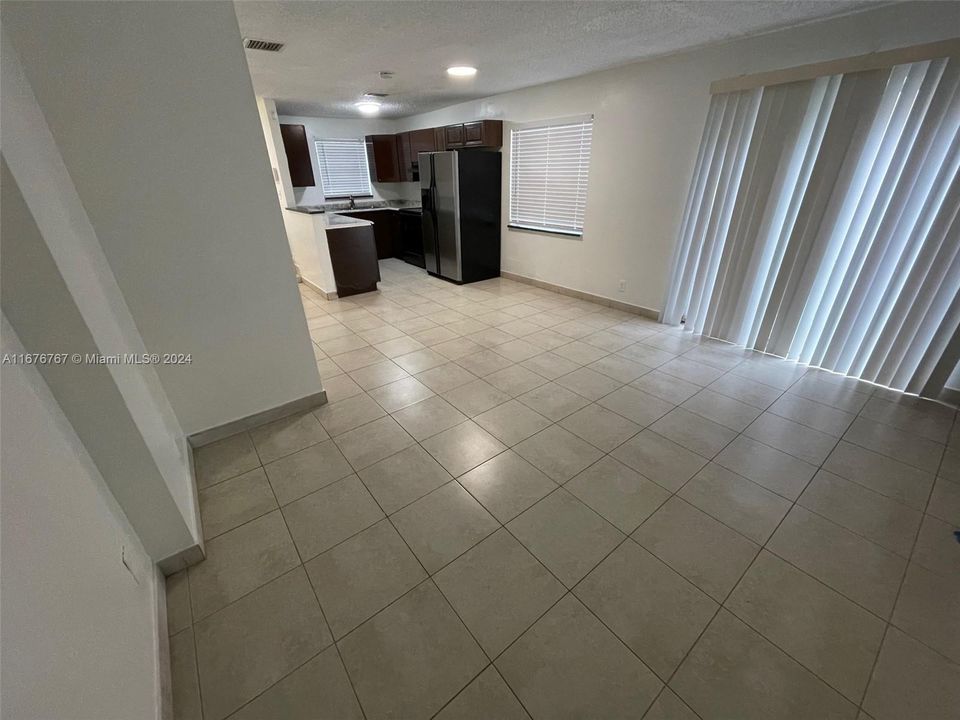 For Rent: $2,300 (3 beds, 2 baths, 1070 Square Feet)