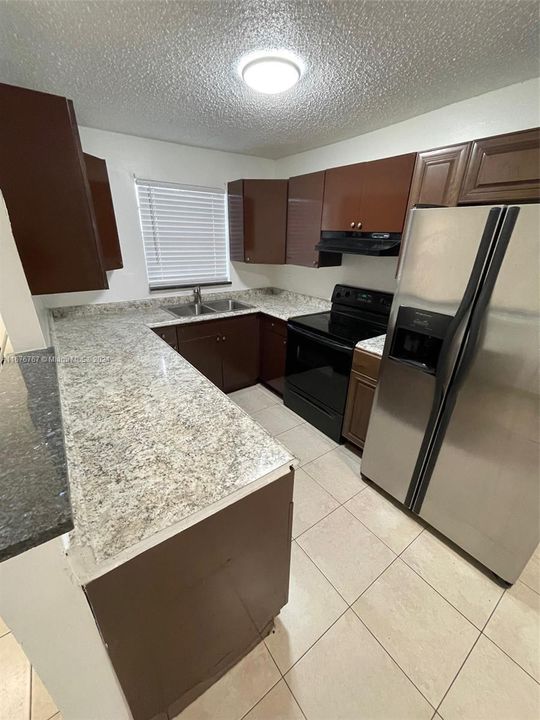 For Rent: $2,300 (3 beds, 2 baths, 1070 Square Feet)