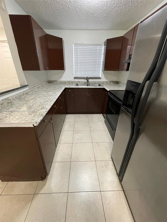 For Rent: $2,300 (3 beds, 2 baths, 1070 Square Feet)