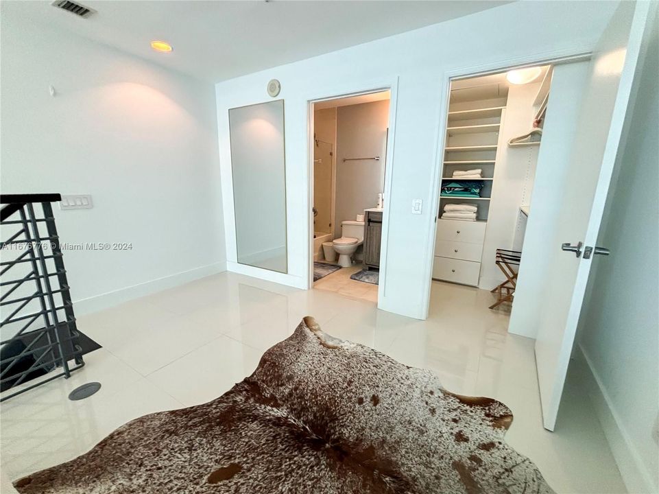 For Sale: $499,000 (1 beds, 1 baths, 780 Square Feet)