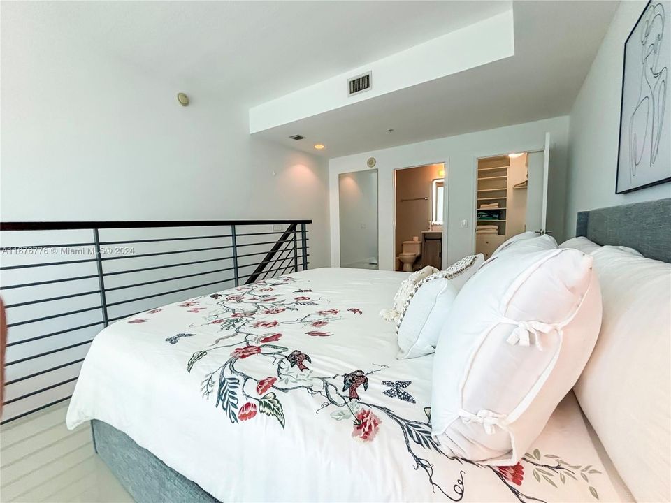 For Sale: $499,000 (1 beds, 1 baths, 780 Square Feet)