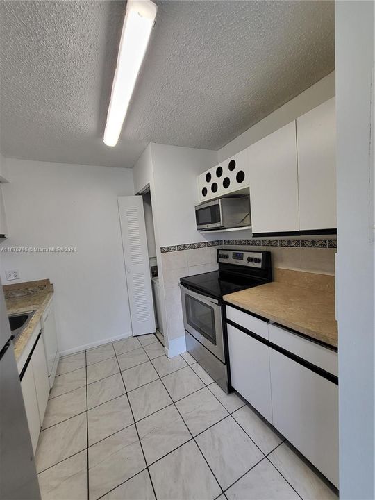 For Rent: $2,250 (2 beds, 2 baths, 985 Square Feet)