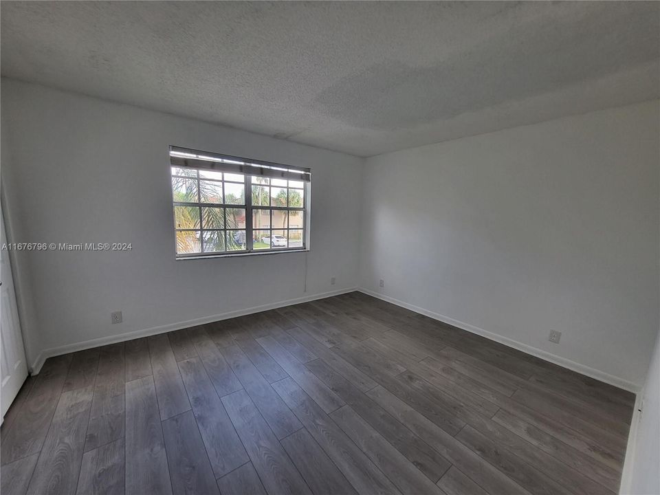 For Rent: $2,250 (2 beds, 2 baths, 985 Square Feet)