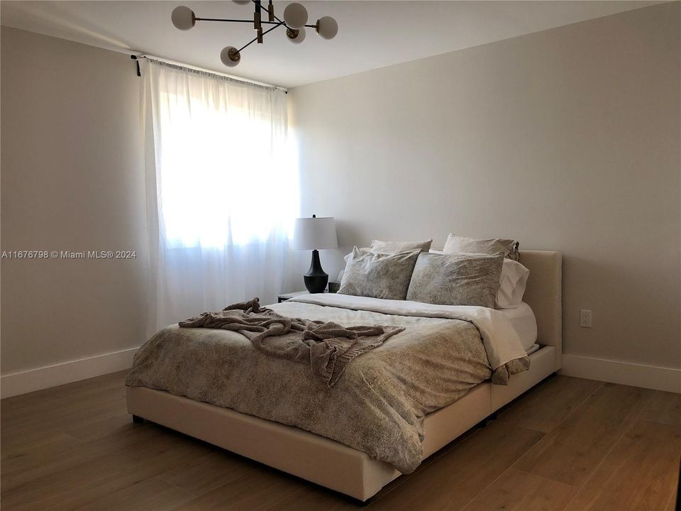 For Rent: $2,400 (1 beds, 1 baths, 900 Square Feet)