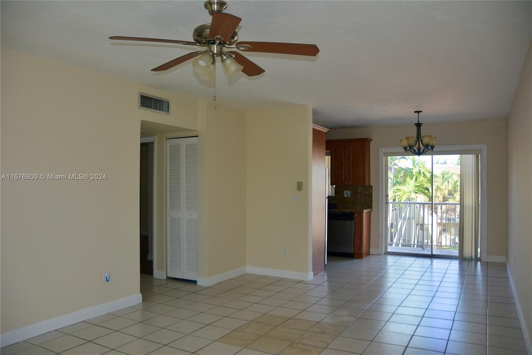 For Rent: $2,200 (2 beds, 2 baths, 942 Square Feet)