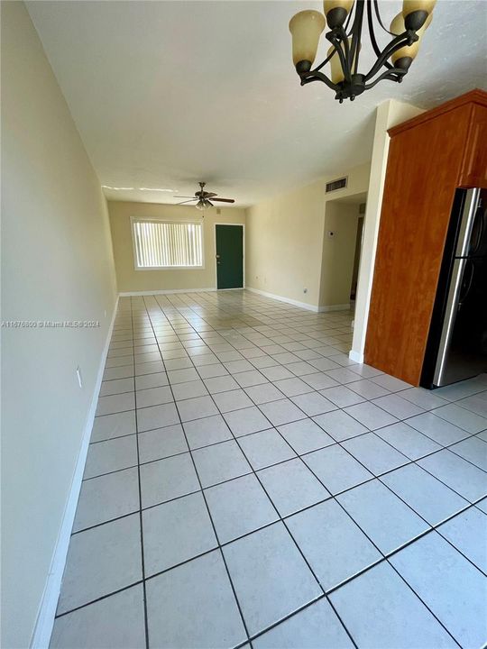 For Rent: $2,200 (2 beds, 2 baths, 942 Square Feet)