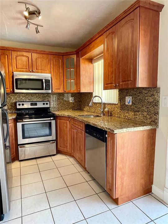 For Rent: $2,200 (2 beds, 2 baths, 942 Square Feet)