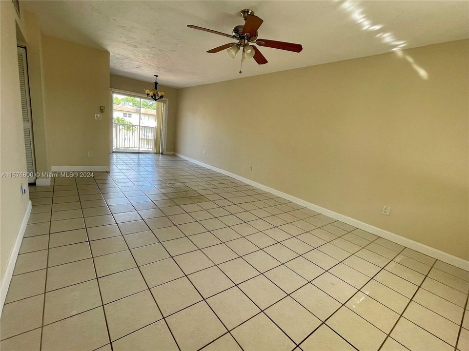 For Rent: $2,200 (2 beds, 2 baths, 942 Square Feet)