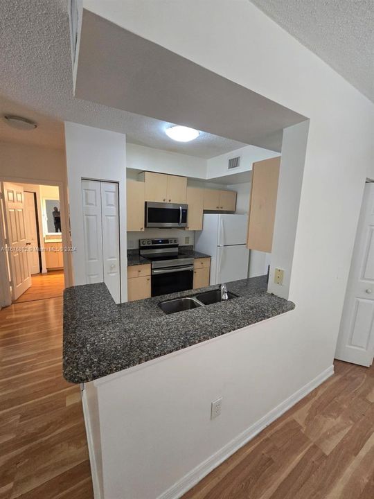 For Rent: $2,800 (3 beds, 2 baths, 1450 Square Feet)