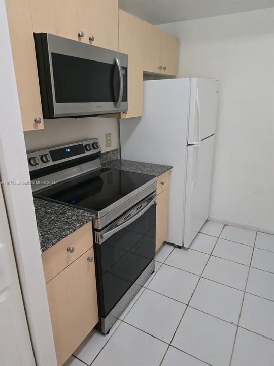 For Rent: $2,800 (3 beds, 2 baths, 1450 Square Feet)