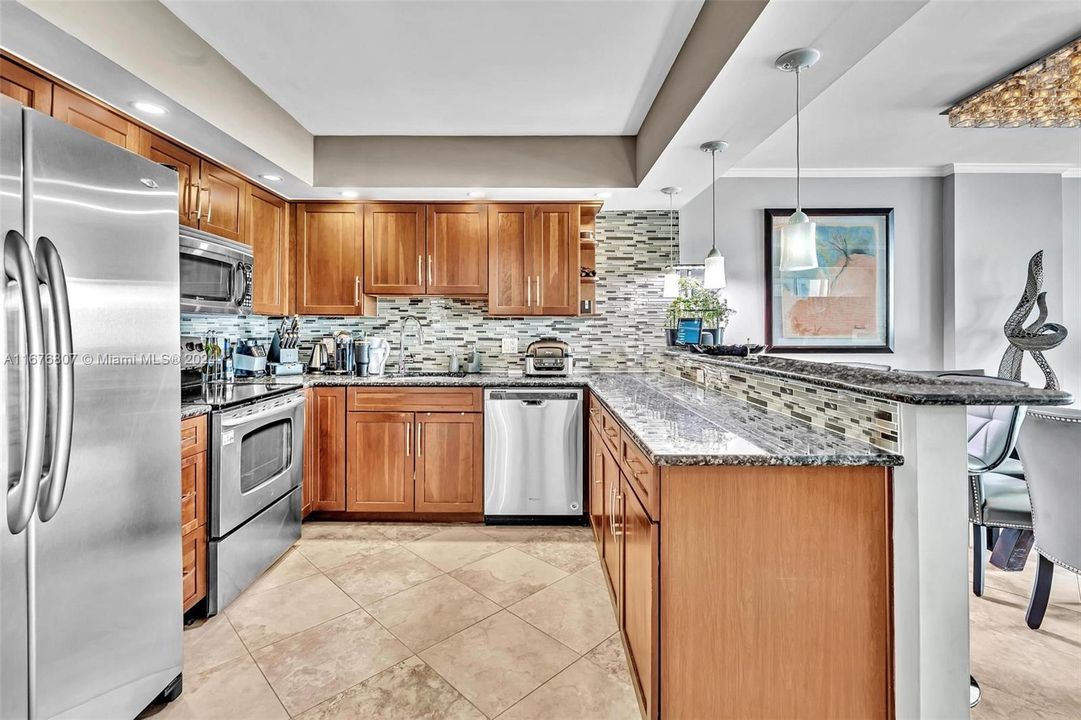 For Sale: $339,900 (1 beds, 2 baths, 1066 Square Feet)