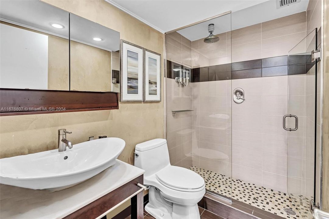 For Sale: $339,900 (1 beds, 2 baths, 1066 Square Feet)