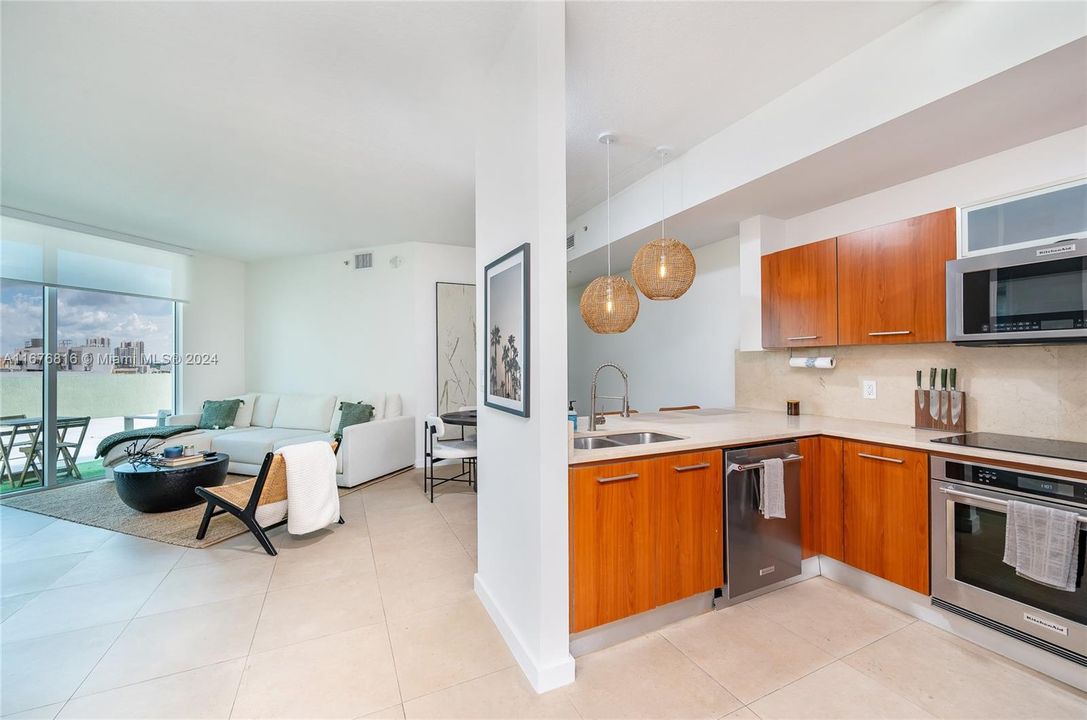 For Sale: $499,900 (2 beds, 2 baths, 1150 Square Feet)