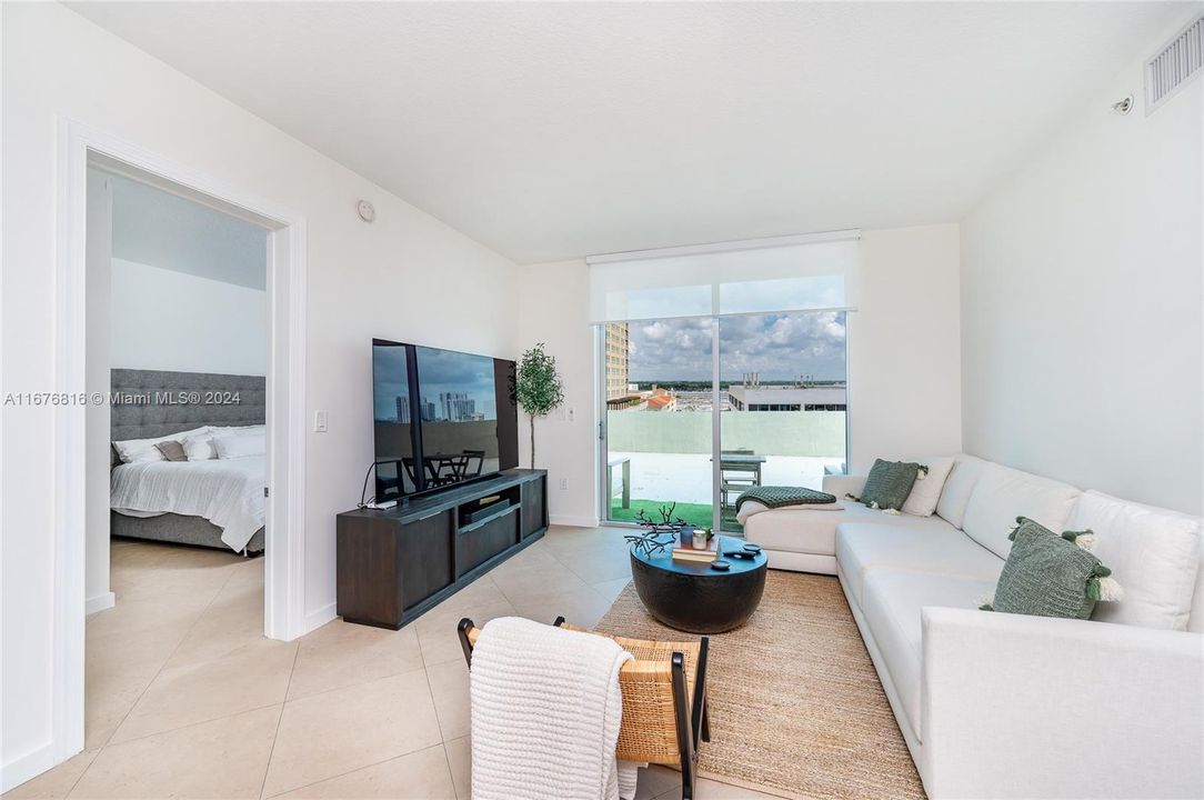 For Sale: $499,900 (2 beds, 2 baths, 1150 Square Feet)