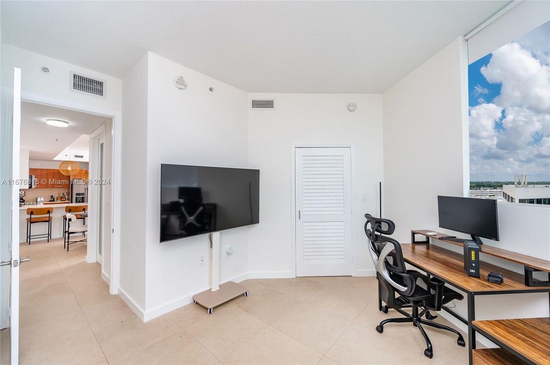 For Sale: $499,900 (2 beds, 2 baths, 1150 Square Feet)