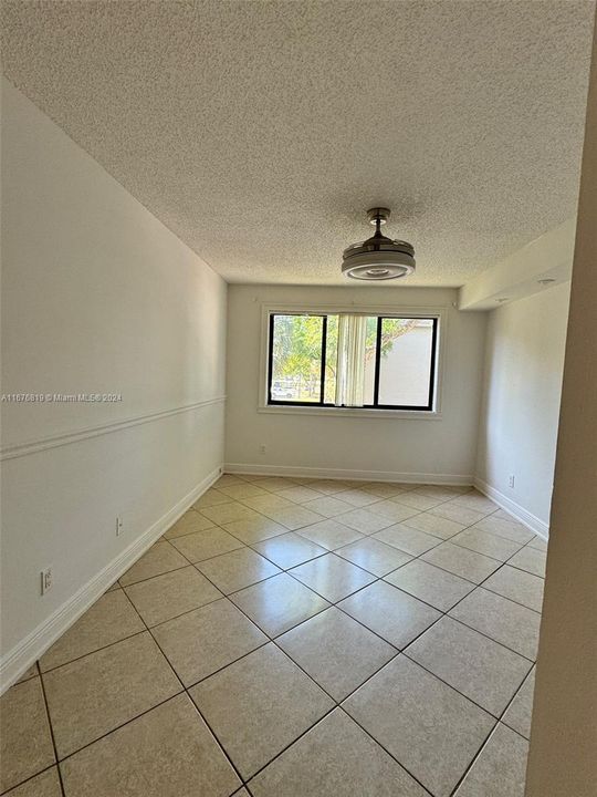 For Sale: $275,000 (2 beds, 2 baths, 986 Square Feet)