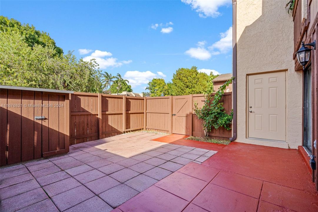 4th view of front patio.