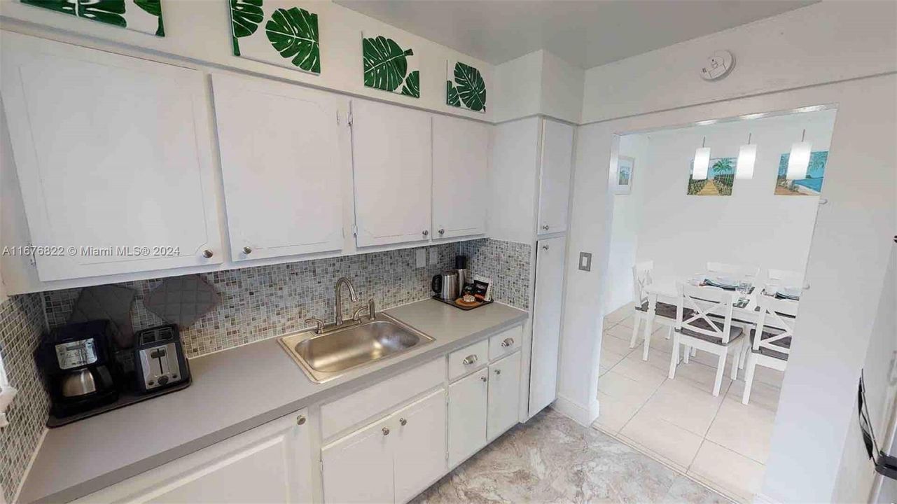 For Sale: $549,000 (1 beds, 1 baths, 672 Square Feet)