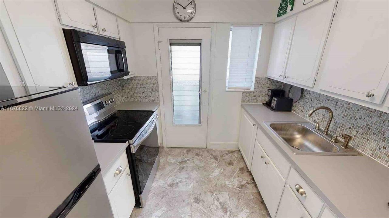 En Venta: $549,000 (1 camas, 1 baños, 672 Pies cuadrados)