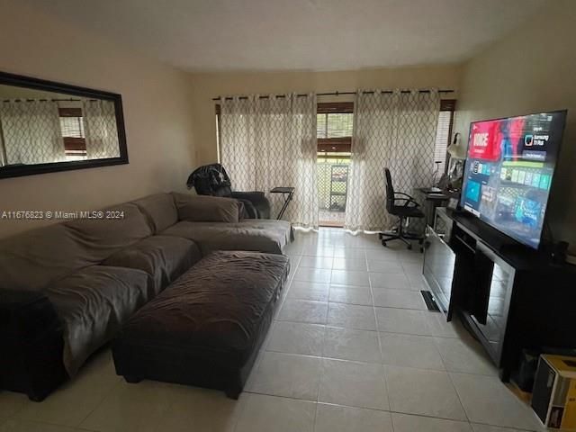 En Venta: $289,000 (2 camas, 2 baños, 1106 Pies cuadrados)