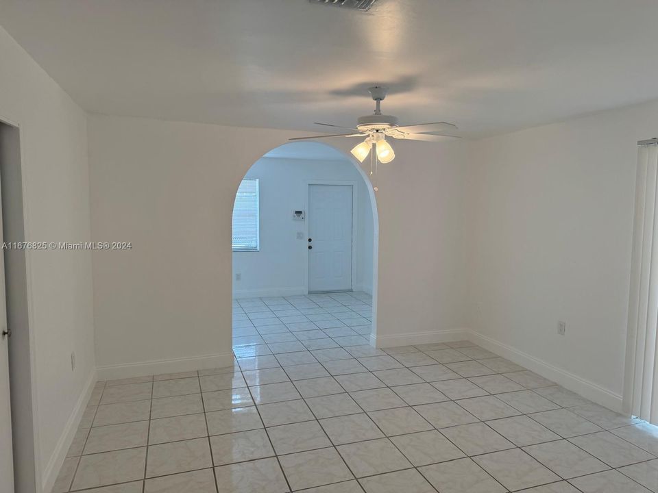 For Rent: $2,900 (3 beds, 2 baths, 1323 Square Feet)