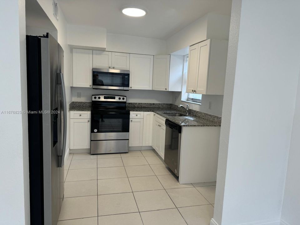 For Rent: $2,900 (3 beds, 2 baths, 1323 Square Feet)