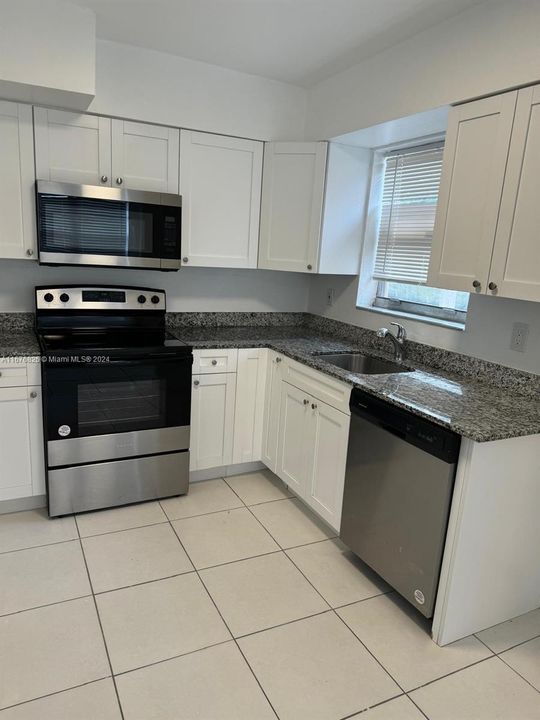 For Rent: $2,900 (3 beds, 2 baths, 1323 Square Feet)