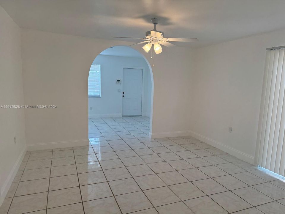 For Rent: $2,900 (3 beds, 2 baths, 1323 Square Feet)