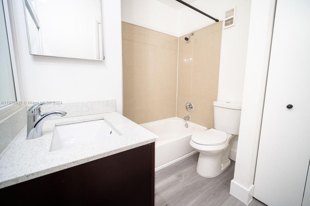 For Sale: $310,000 (2 beds, 2 baths, 1093 Square Feet)