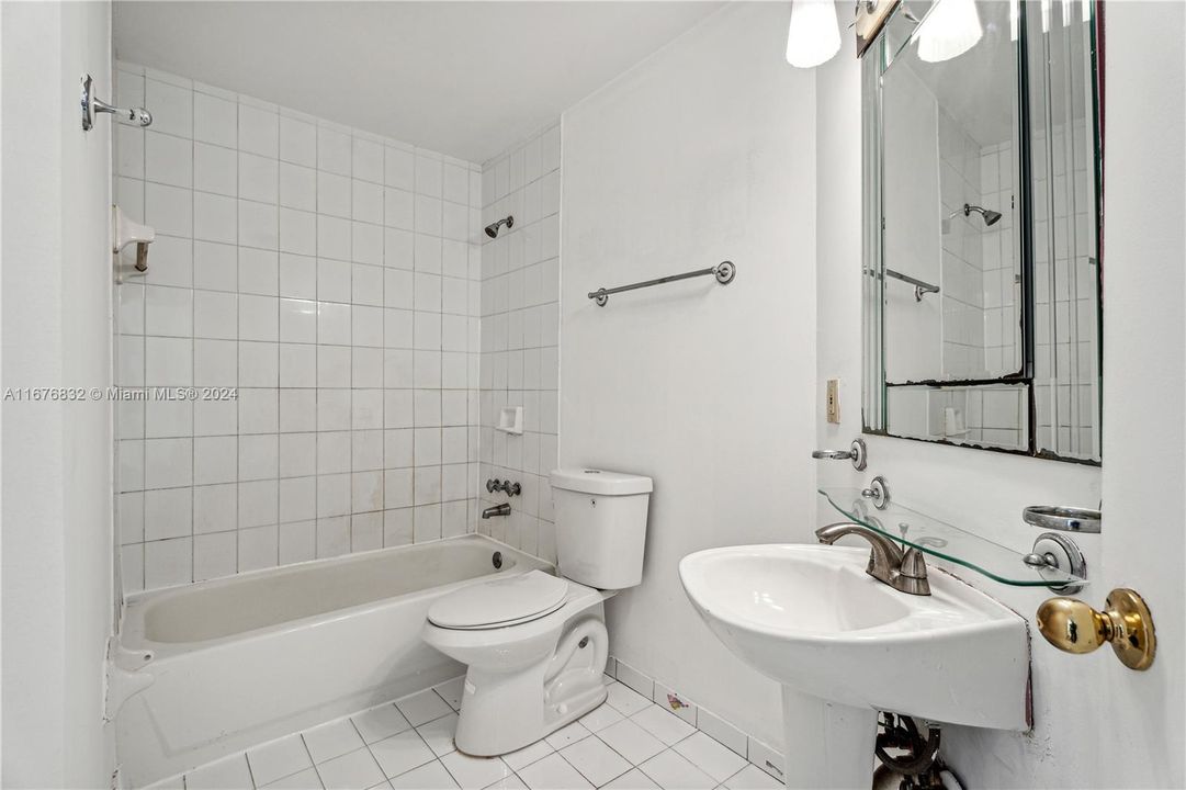 For Sale: $375,000 (2 beds, 1 baths, 790 Square Feet)