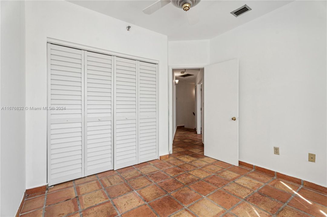 For Sale: $375,000 (2 beds, 1 baths, 790 Square Feet)