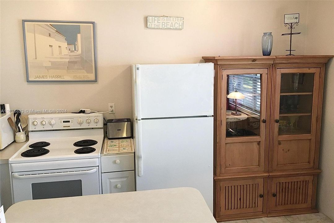 For Sale: $355,000 (1 beds, 1 baths, 430 Square Feet)