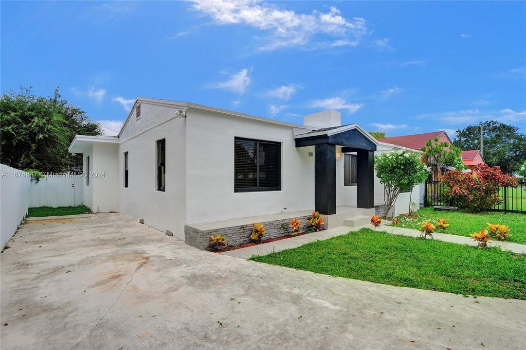 For Sale: $640,000 (4 beds, 2 baths, 1341 Square Feet)