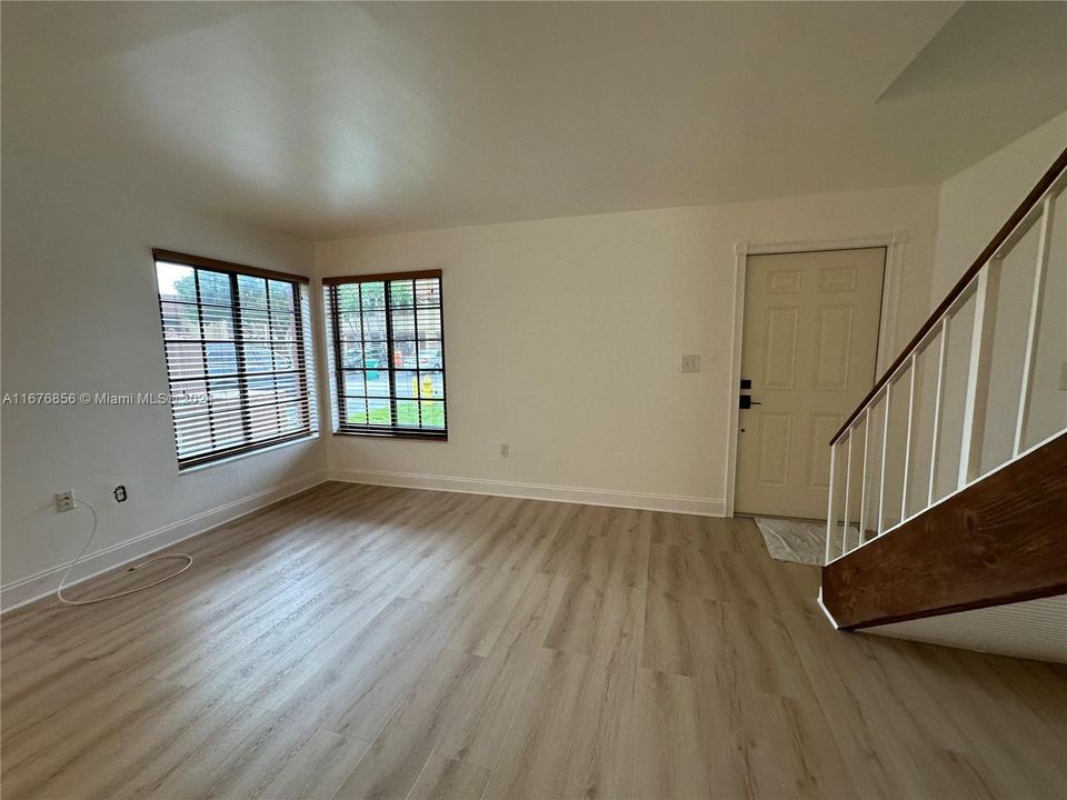 For Rent: $3,000 (3 beds, 2 baths, 1258 Square Feet)