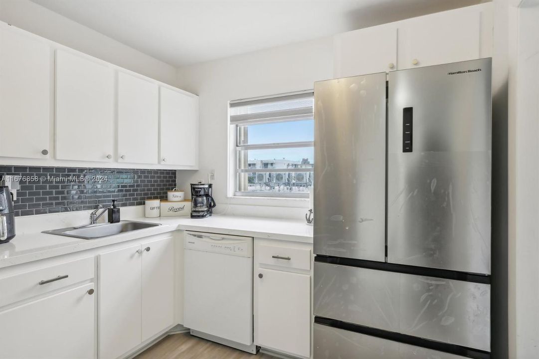 For Sale: $525,000 (2 beds, 1 baths, 1071 Square Feet)