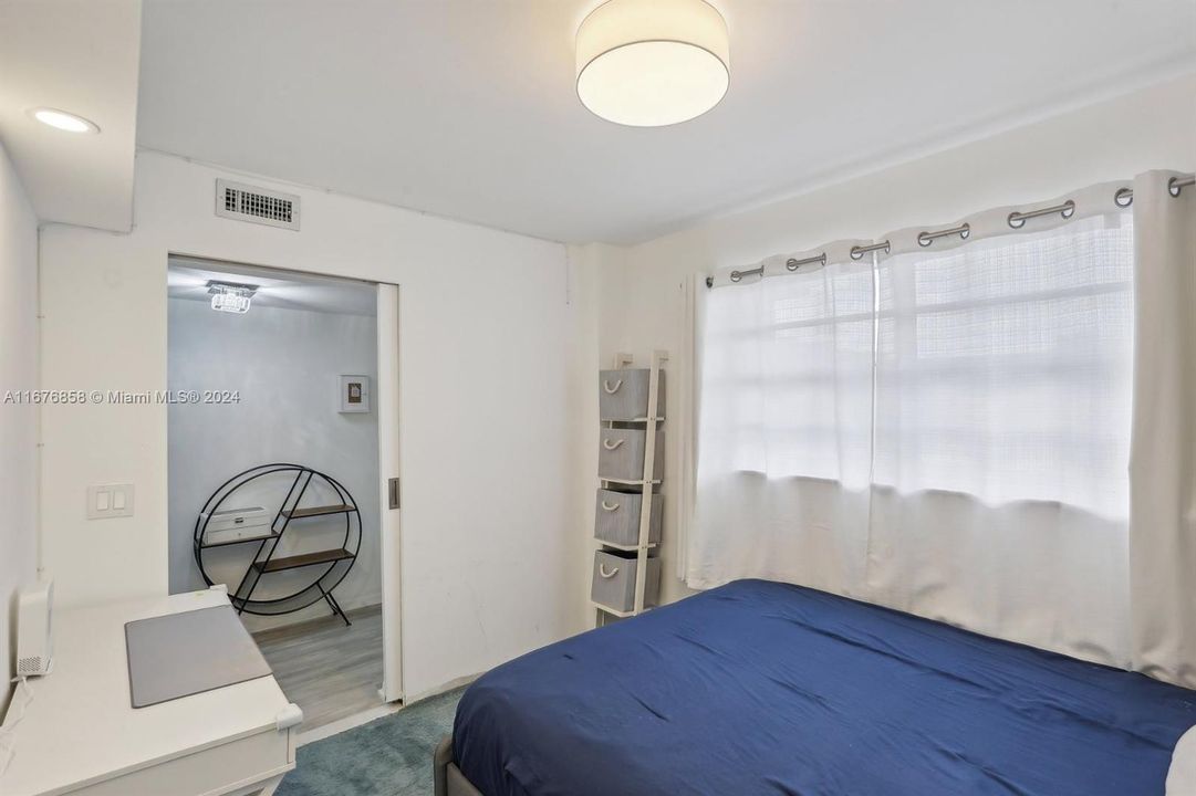 For Sale: $525,000 (2 beds, 1 baths, 1071 Square Feet)