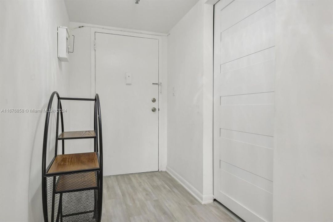 For Sale: $525,000 (2 beds, 1 baths, 1071 Square Feet)