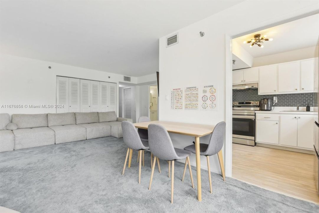 For Sale: $525,000 (2 beds, 1 baths, 1071 Square Feet)