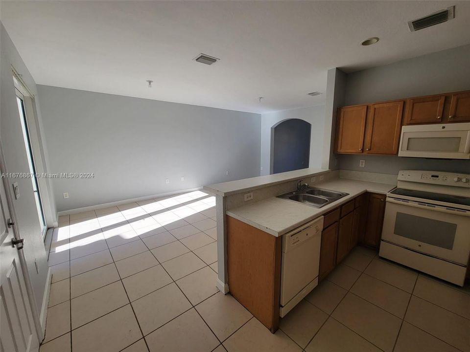 For Rent: $3,200 (3 beds, 2 baths, 1740 Square Feet)