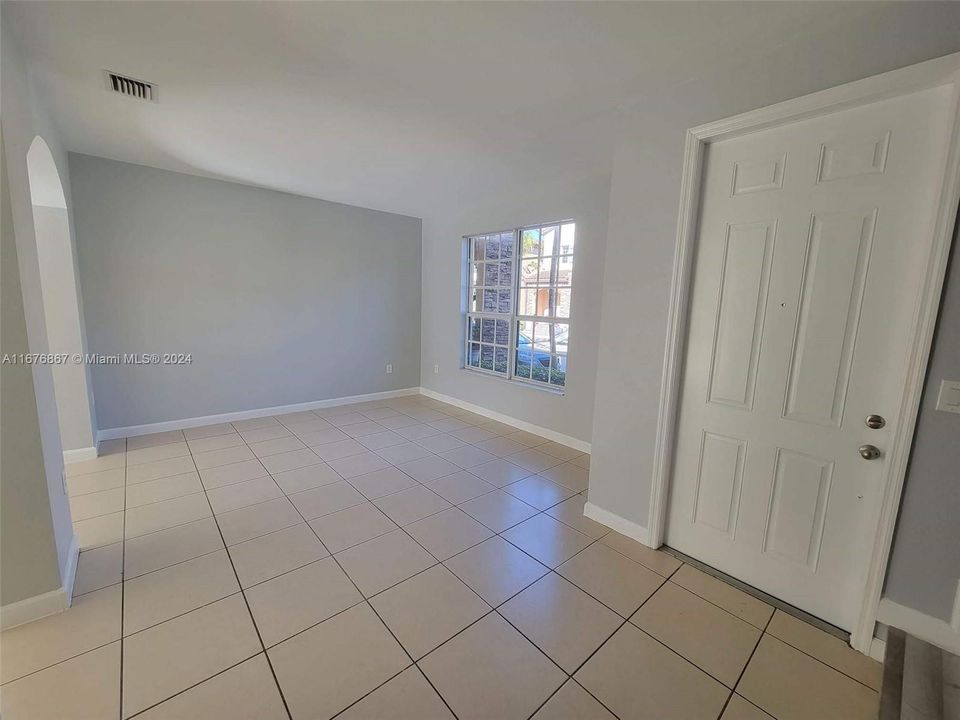 For Rent: $3,200 (3 beds, 2 baths, 1740 Square Feet)