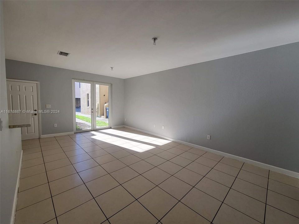 For Rent: $3,200 (3 beds, 2 baths, 1740 Square Feet)