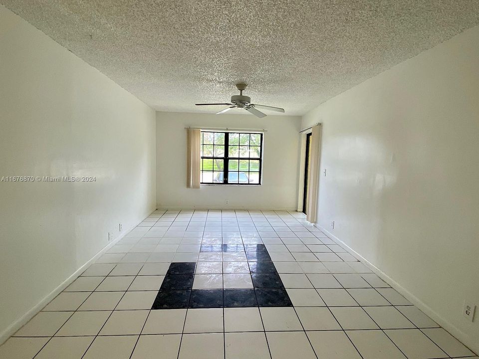 For Rent: $2,050 (2 beds, 2 baths, 1007 Square Feet)