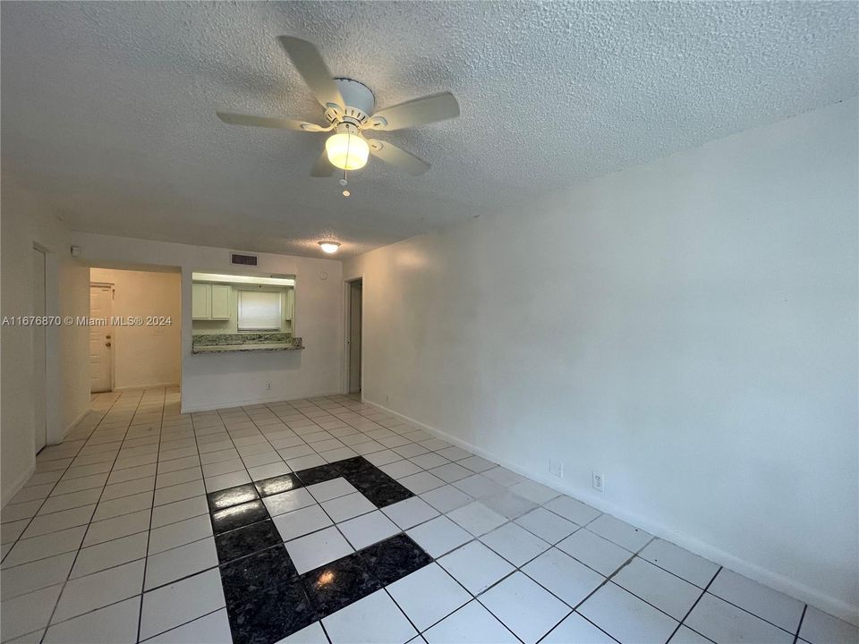 For Rent: $2,050 (2 beds, 2 baths, 1007 Square Feet)