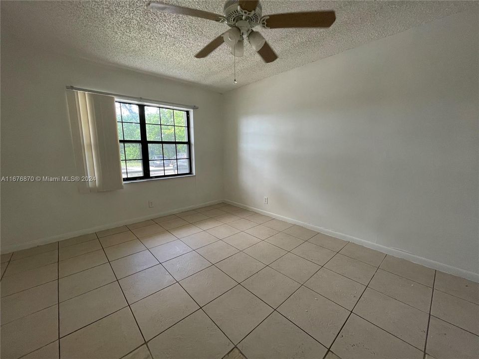 For Rent: $2,050 (2 beds, 2 baths, 1007 Square Feet)