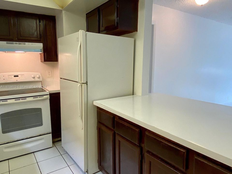 For Rent: $2,050 (2 beds, 2 baths, 1007 Square Feet)