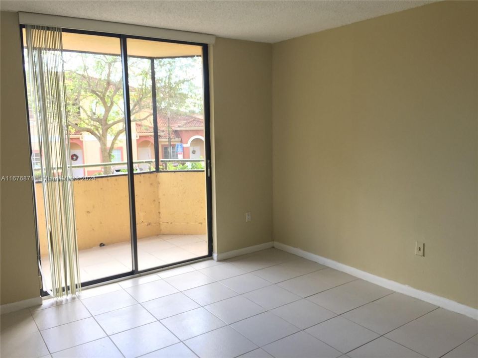 For Sale: $260,000 (2 beds, 2 baths, 1074 Square Feet)